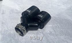 Bec de gaz dual Akrapovic en fibre de carbone noir brillant à bord arrondi