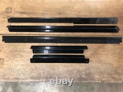 Bordures de retenue de tapis noires brillantes avant, milieu et arrière compatibles avec Land Rover Defender