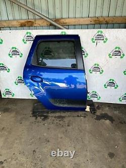 Porte arrière complète du côté conducteur de la Dacia Duster Se Twenty 2020 en bleu O/S/R