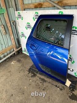 Porte arrière complète du côté conducteur de la Dacia Duster Se Twenty 2020 en bleu O/S/R