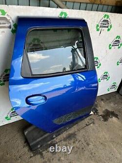 Porte arrière complète du côté conducteur de la Dacia Duster Se Twenty 2020 en bleu O/S/R