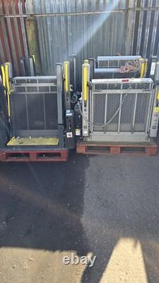 Rampe électrique pliante pour fauteuil roulant